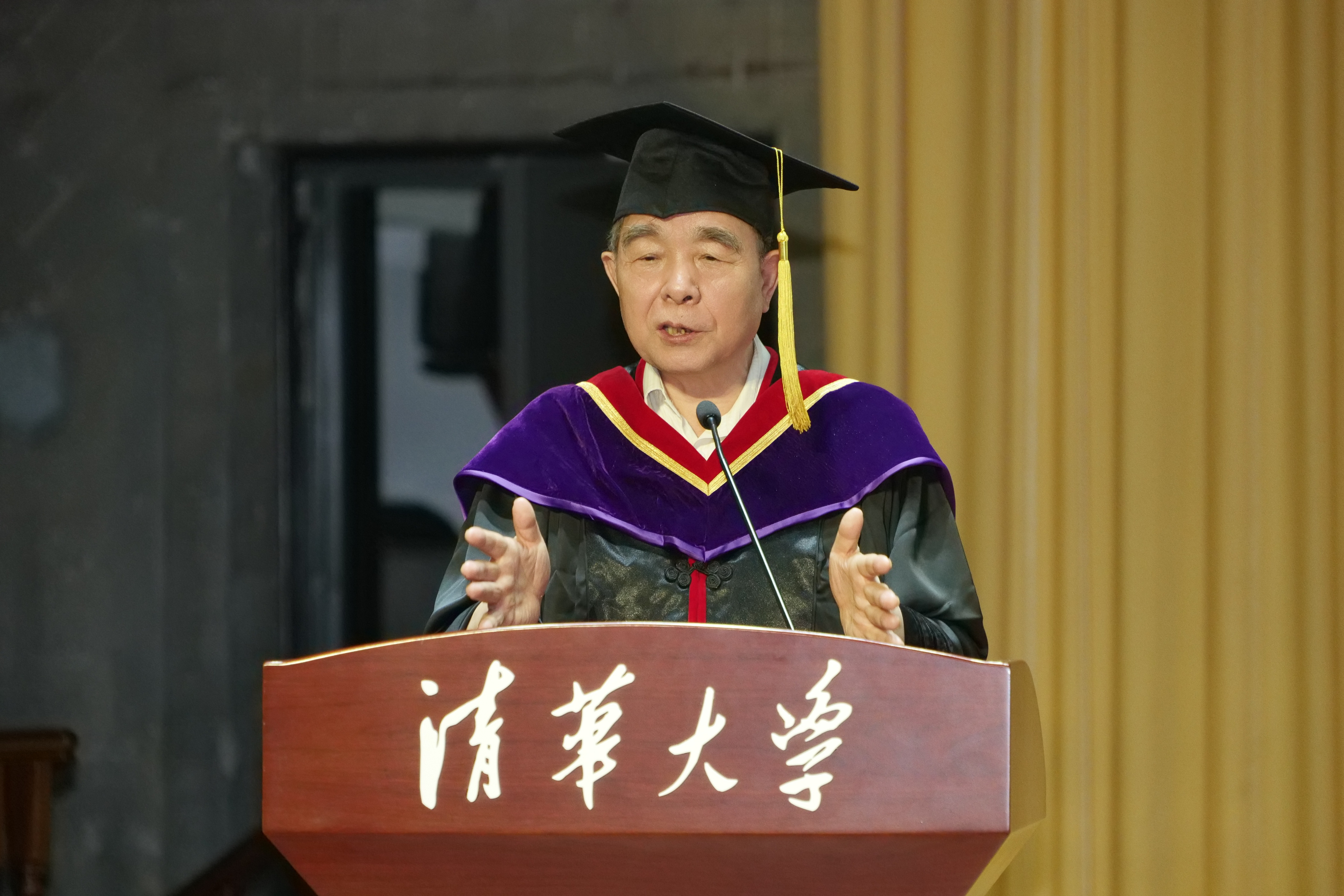 20240630-乐动网站新闻与传播学院2024年毕业典礼成功举行-新闻学院-柳斌杰总结致辞.JPG