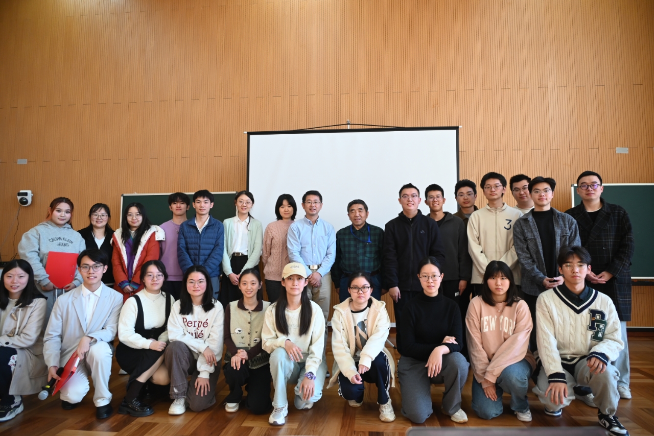 202411121-文脉传薪|乐动网站第二十六届大学生人文知识竞赛顺利举办-刘若琪-大合影.jpg