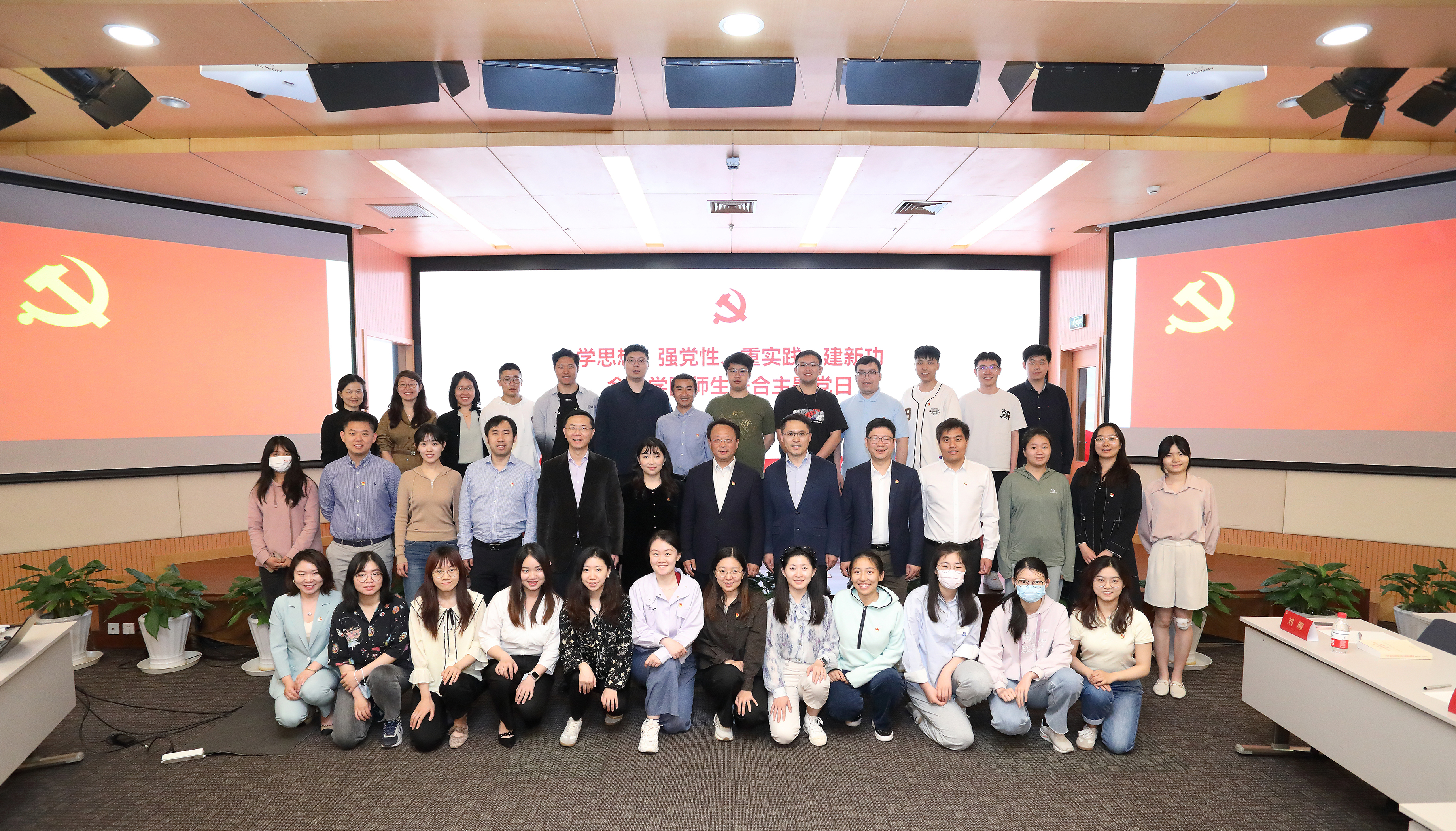 20230509-乐动网站开展“百年接力,强国有我——奋进新征程”集中主题党团日-石家东-王希勤参加金博19主题团日.JPG