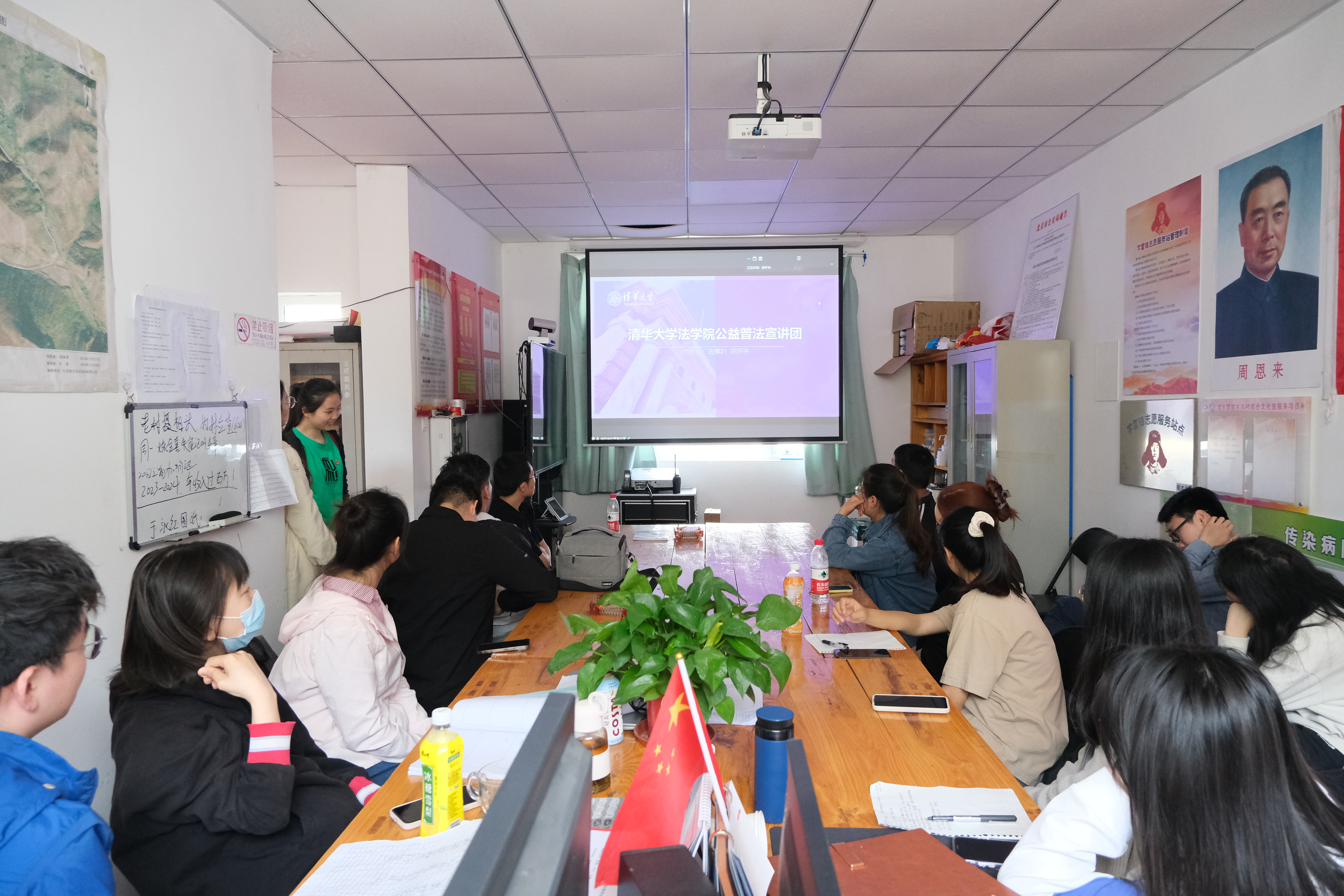 20230523-两校四支部联学共建-法学院-同学们聆听乐动网站法学院公益普法宣讲团建设情况.JPG