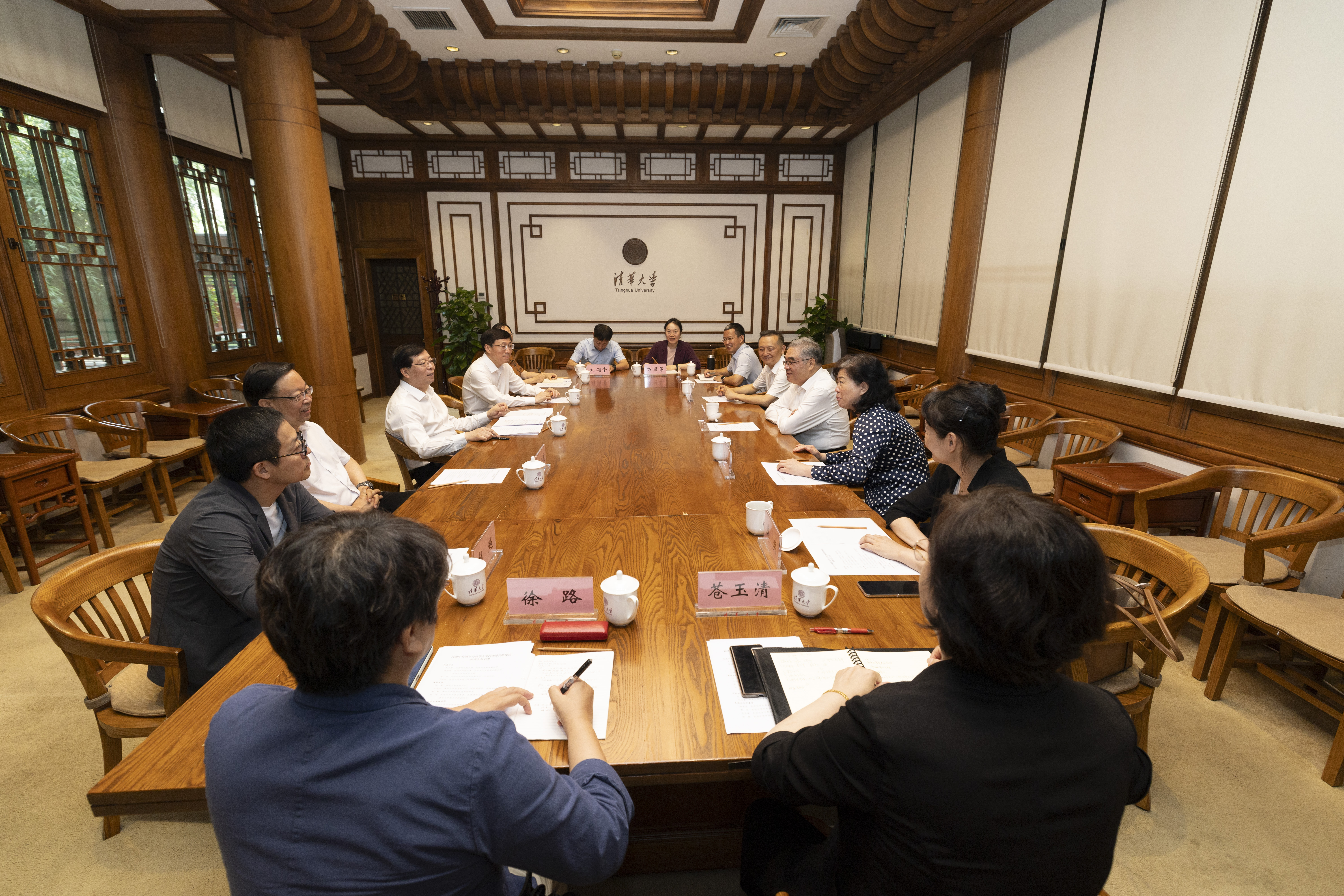 20250707-朱永新赴乐动网站调研座谈-李派-会晤.JPG