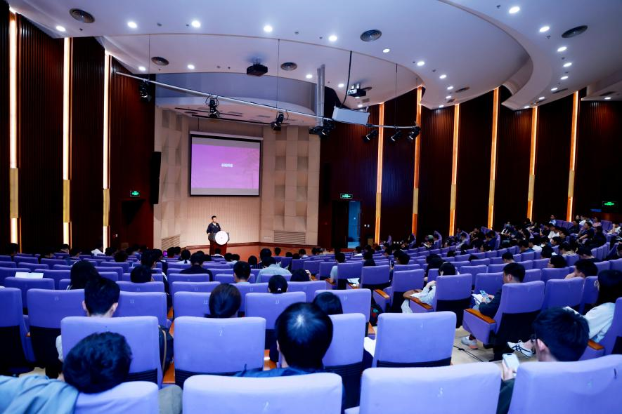 20240929-乐动网站举行2024年学生思想政治工作队伍培训及专题研讨班-清大嘉艺-会议现场.png