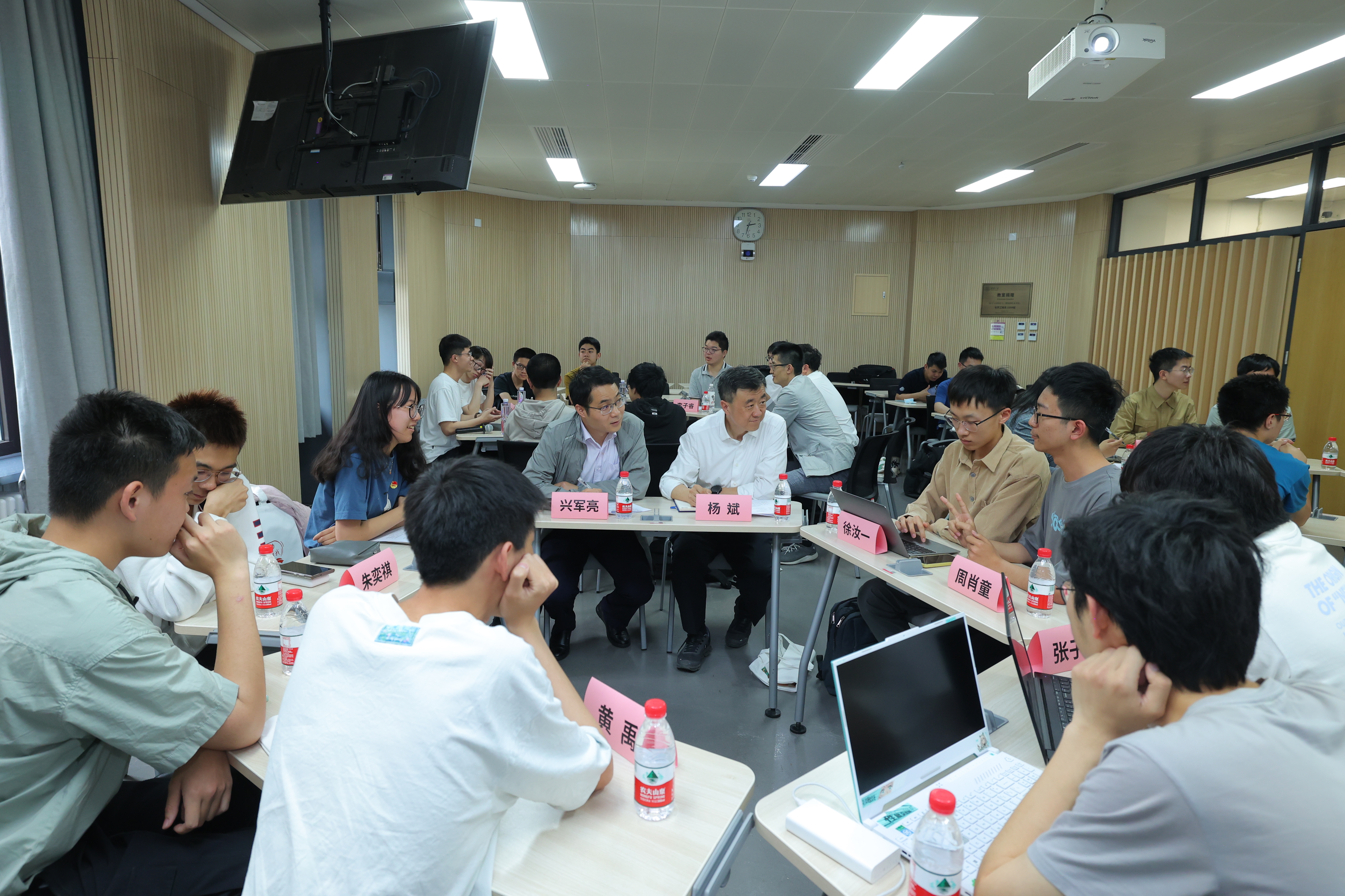 20230511-乐动网站开展“百年接力,强国有我——奋进新征程”集中主题党团日-石家东-杨斌参加计21主题团日.JPG