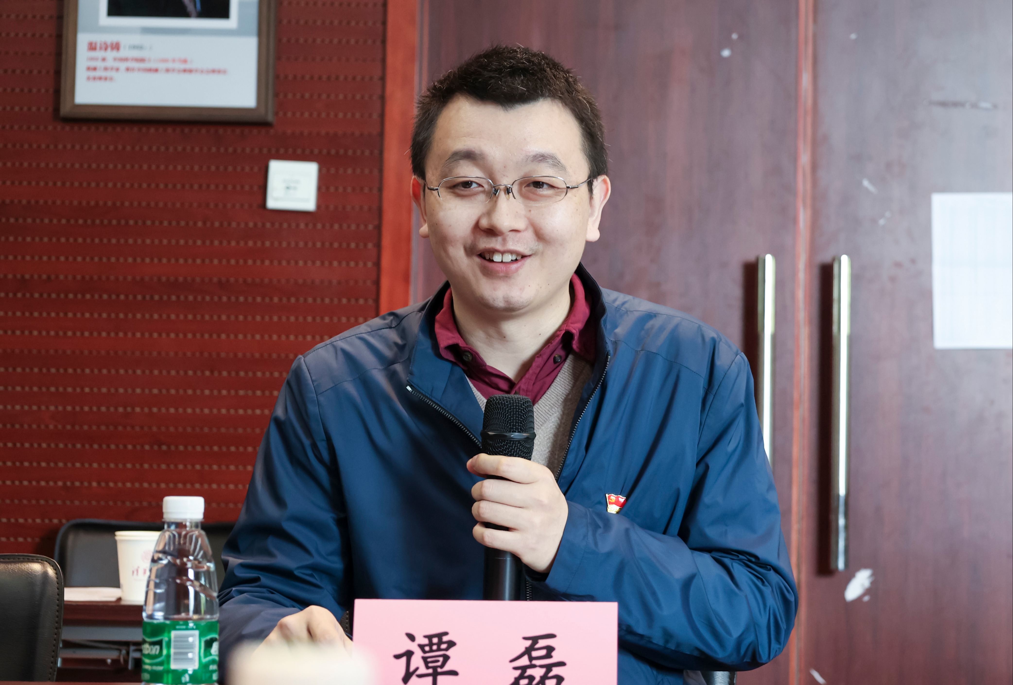 20230408-新闻稿-航天科工三院水下总体部党支部与乐动网站能动系流机所党支部、能动博201党支部“红色1 1 1”共建活动-郭慧娜-图4-能动系党委副书记谭磊老师主持会议.jpg