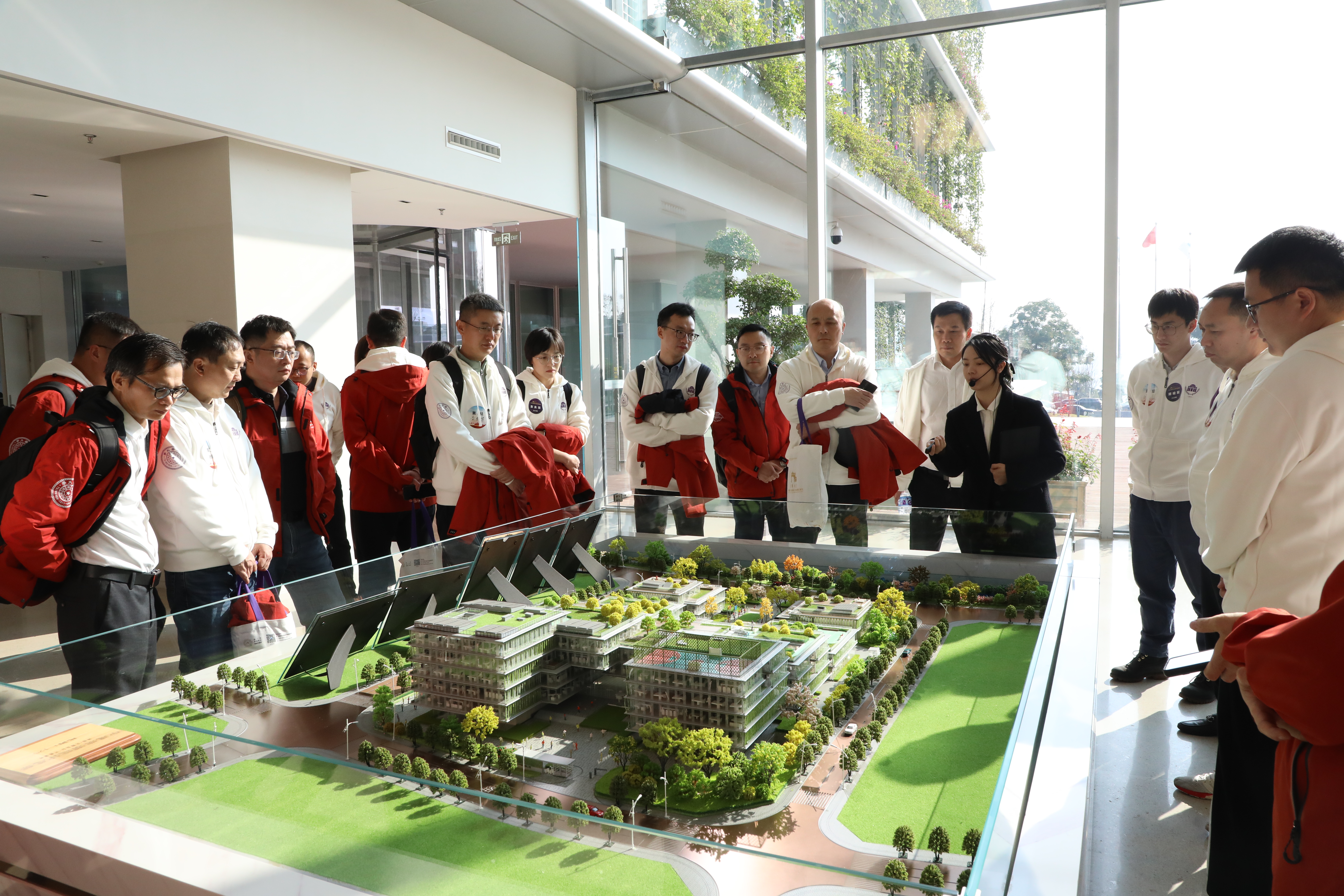 20241130-乐动网站创新领军工程博士西南地区项目2024级新生基地见面会-会务公司-走访调研企业.jpg