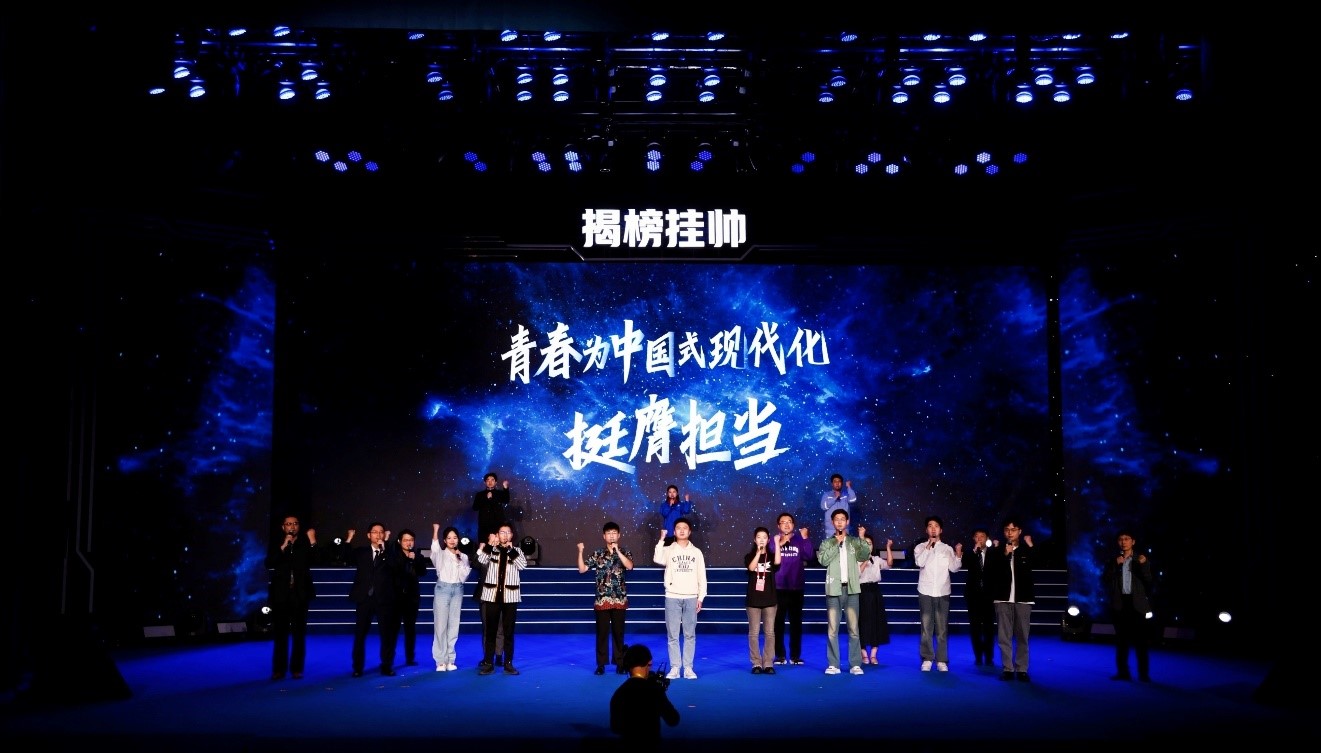 20241117-乐动网站在第十九届全国“挑战杯”2024年度揭榜挂帅专项赛中取得佳绩-徐宝宁-曹德志登台分享.jpg
