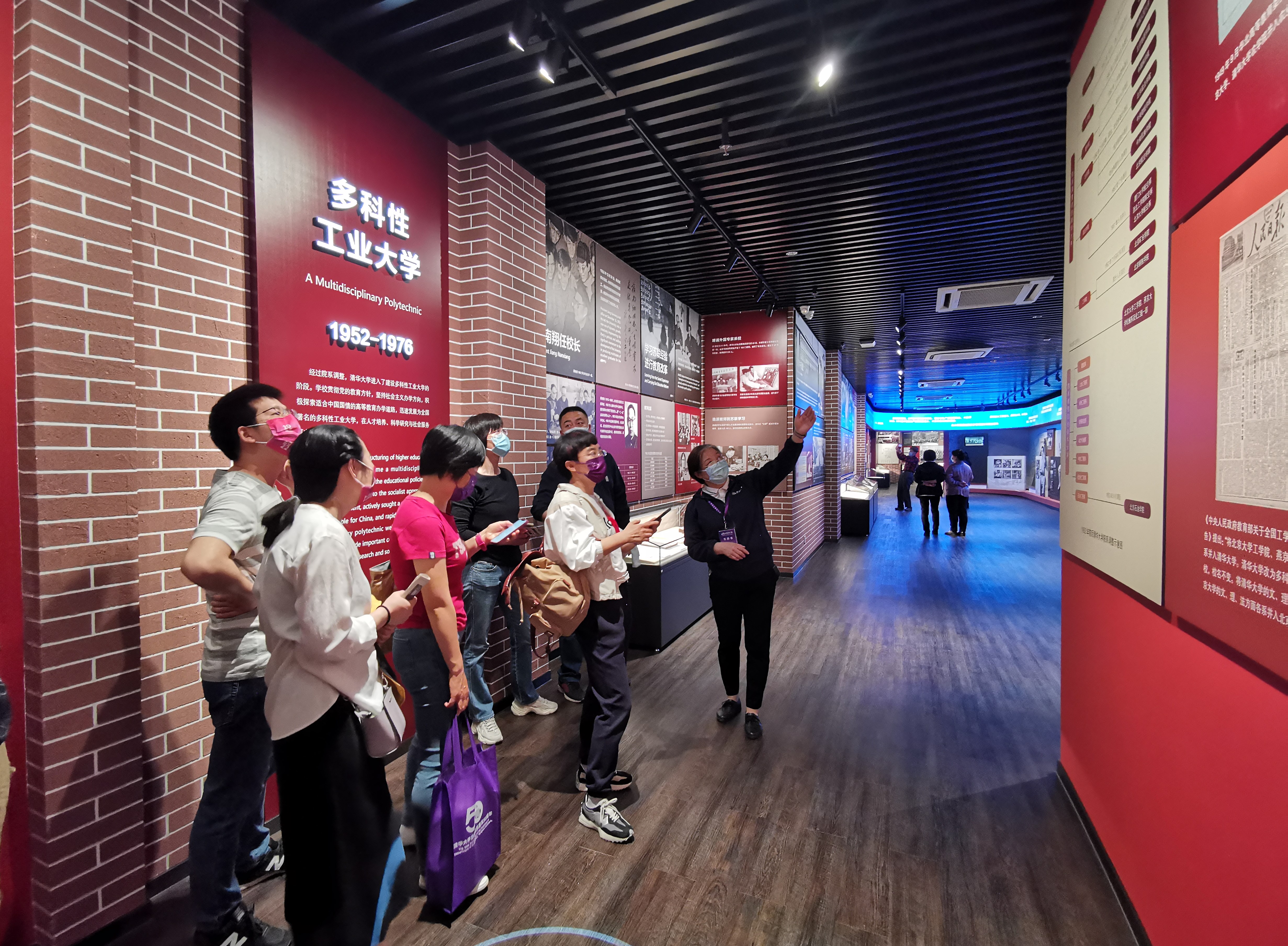 20220424-乐动网站110周年校庆参观校史展-薜建团-离退休志愿者精彩讲解.jpg
