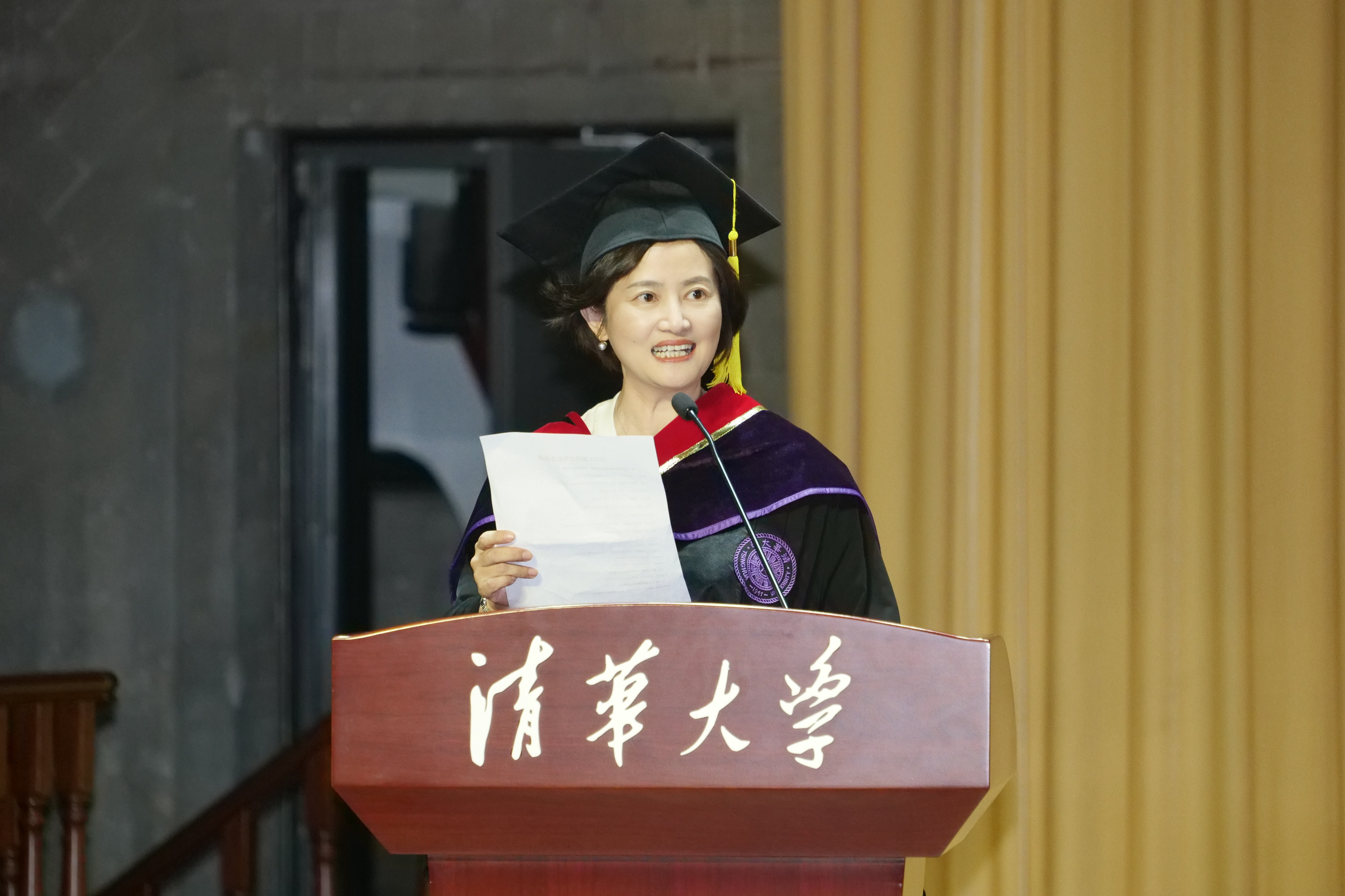 20240630-乐动网站新闻与传播学院2024年毕业典礼成功举行-新闻学院-杭敏宣布毕业生名单.JPG