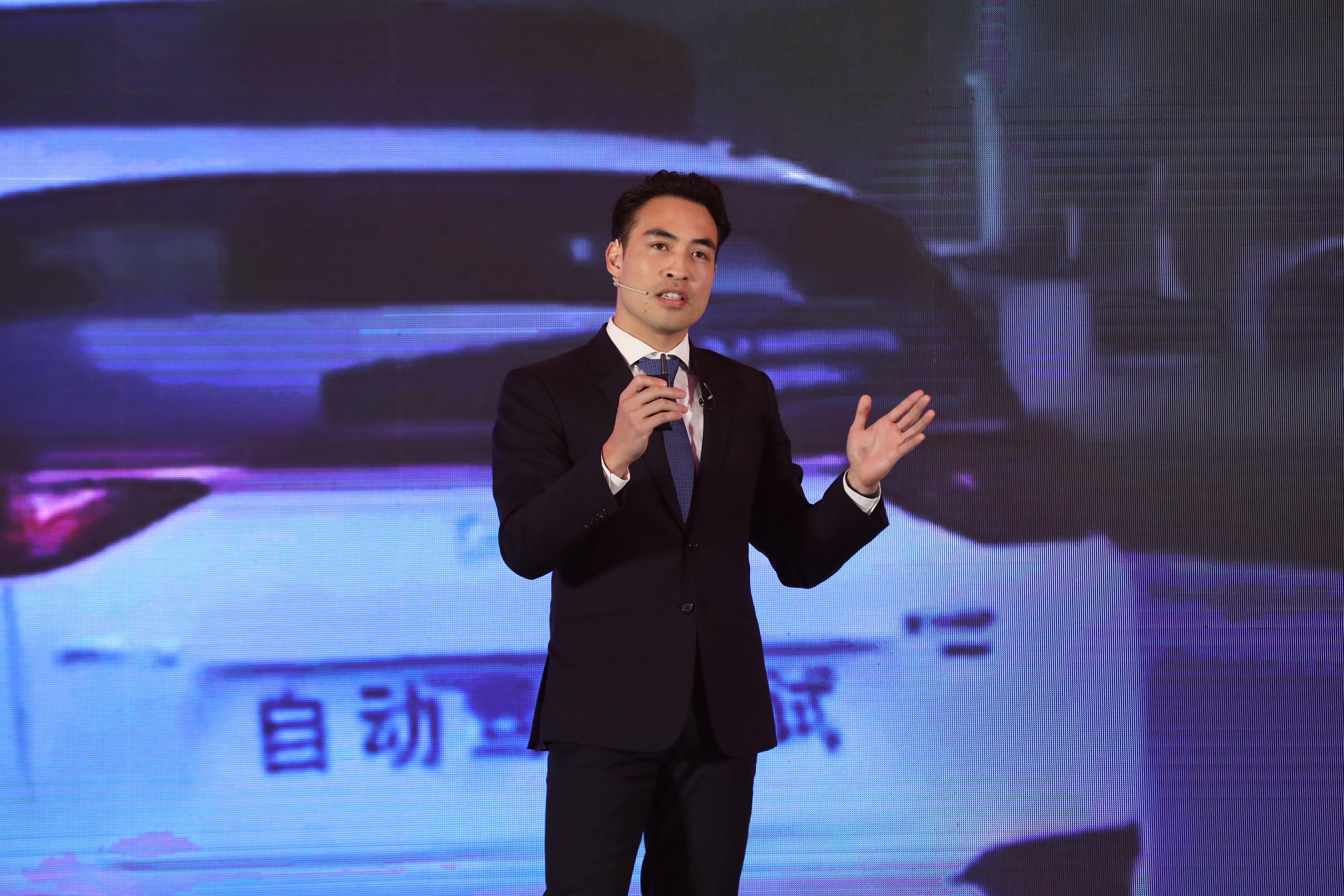 20221114-“全球Z世代热议二十大”论坛在乐动网站举行-石加东(孙波)-大卫明.jpg