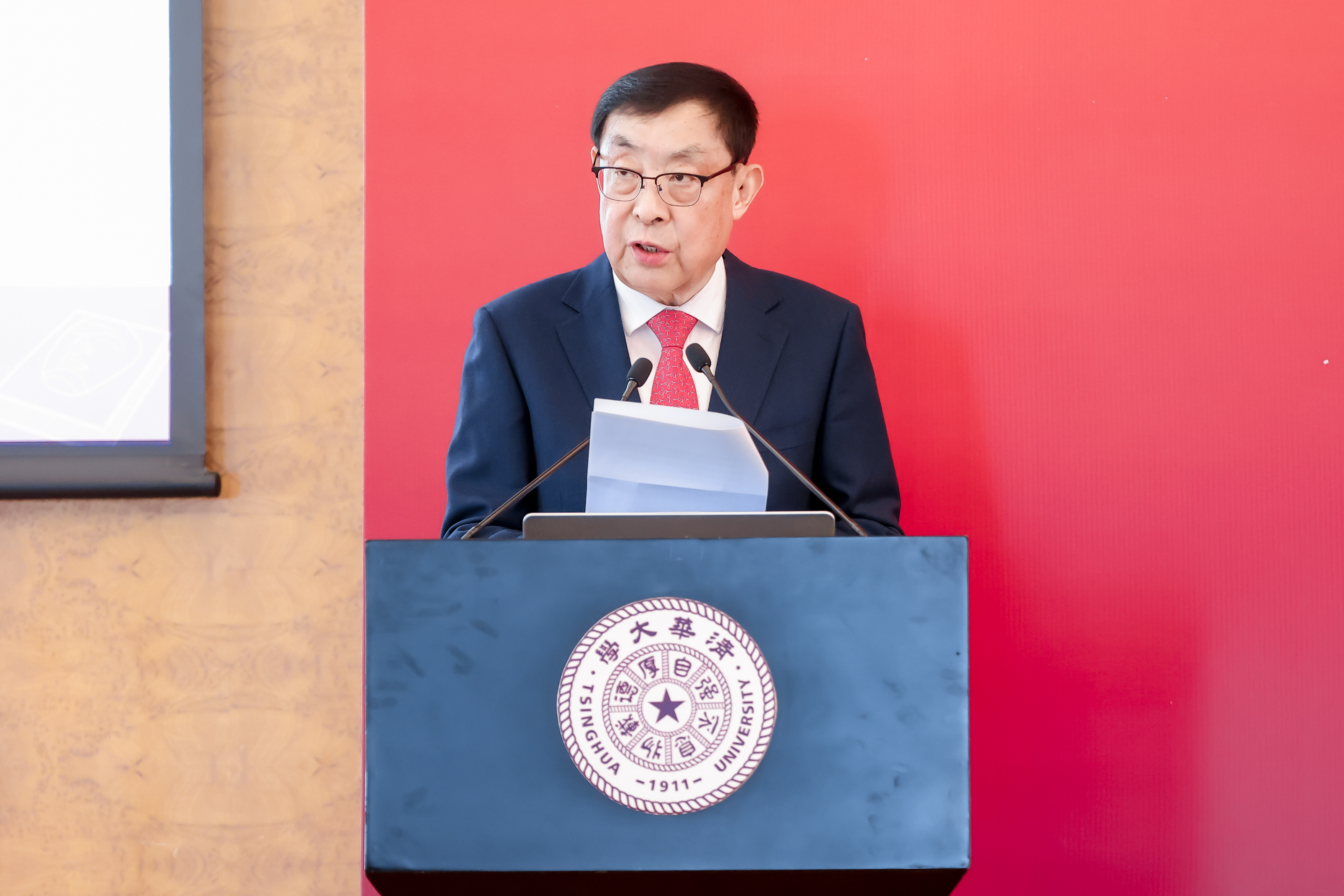 20250427-乐动网站数字政府与治理研究院揭牌仪式-社科-马培华副主席致辞.jpg