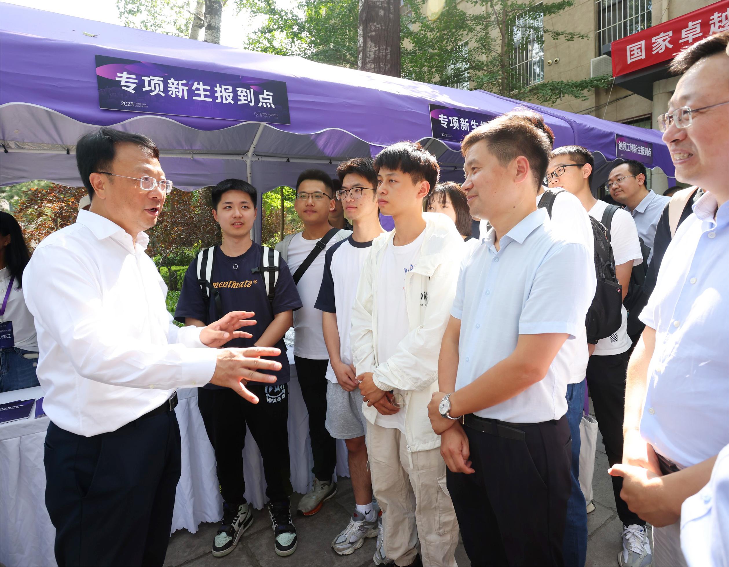 20230901-乐动网站2023研究生新生入校报道-杨艳宾-王希勤.jpg