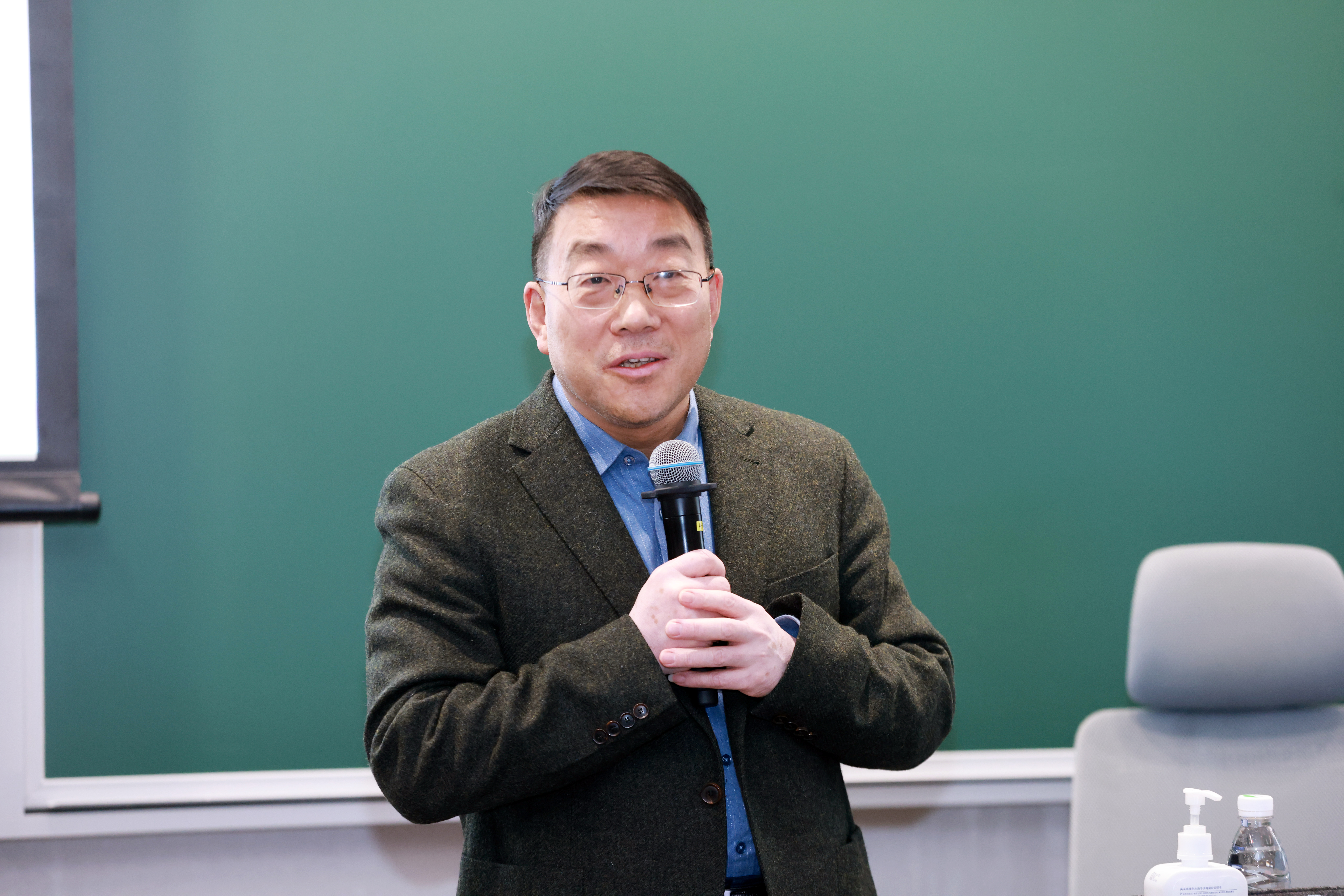 20241227-乐动网站举办2024年哲学社会科学骨干教师专题研讨班-常志东-杨雪冬作专题报告.JPG
