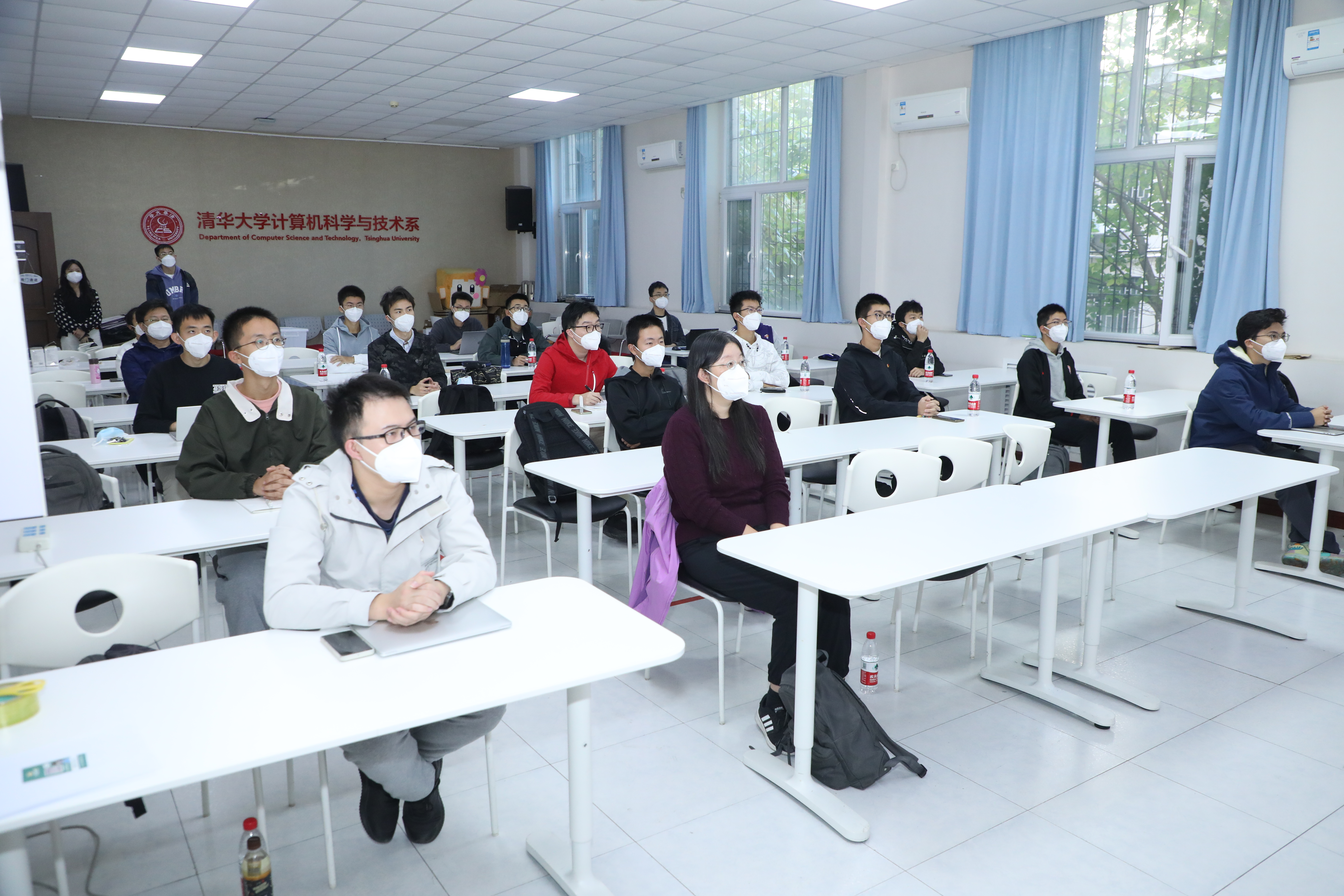 20221018-喜庆二十大,奋进新征程——乐动网站本科生党支部热切关注党的二十大开幕会-刘雪天-各院系本科生党支部观看党的二十大开幕会2.JPG