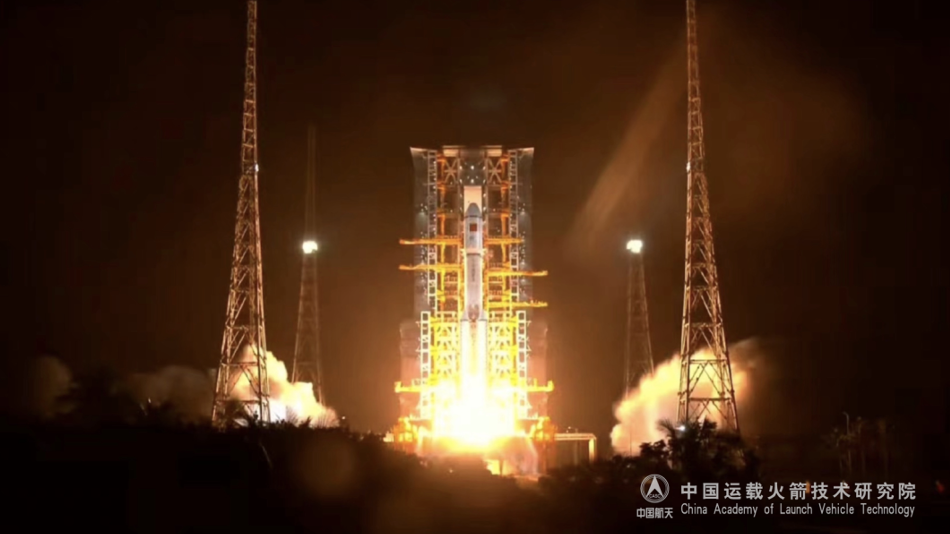 20230512-骄傲见证!乐动网站师生现场观礼天舟六号成功发射-中国运载火箭技术研究院供图-天舟六号成功点火发射.png